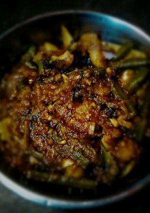 A picture of Malabar spinach stir fry.