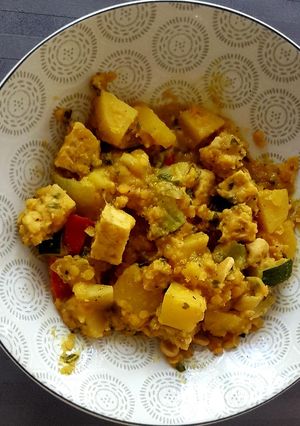 Une photo de Lentilles corail au tempeh et lait de coco