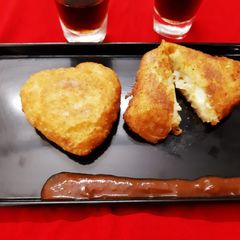 A picture of Cheesy Love.