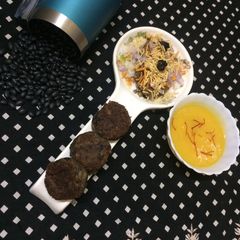 A picture of Rajma Chaat With Mango Juice.