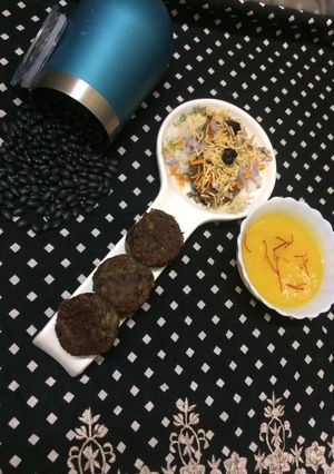 A picture of Rajma Chaat With Mango Juice.