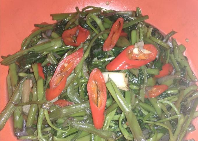 Langkah Mudah untuk Menyiapkan Tumis kangkung simpel endul Anti Gagal