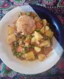 Pollo estofado con arvejas y papas