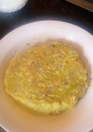 A picture of Easy guacamole 🥑.