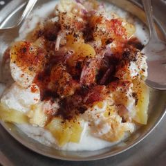 A picture of Dahi bhalle.