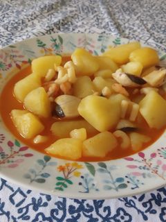 Una foto de Patatas a la marinera 🌹