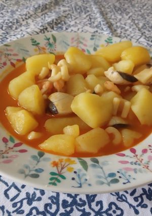 Una foto de Patatas a la marinera 🌹