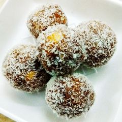 A picture of Roti Dates Nuts Ladoo.