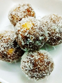 A picture of Roti Dates Nuts Ladoo.
