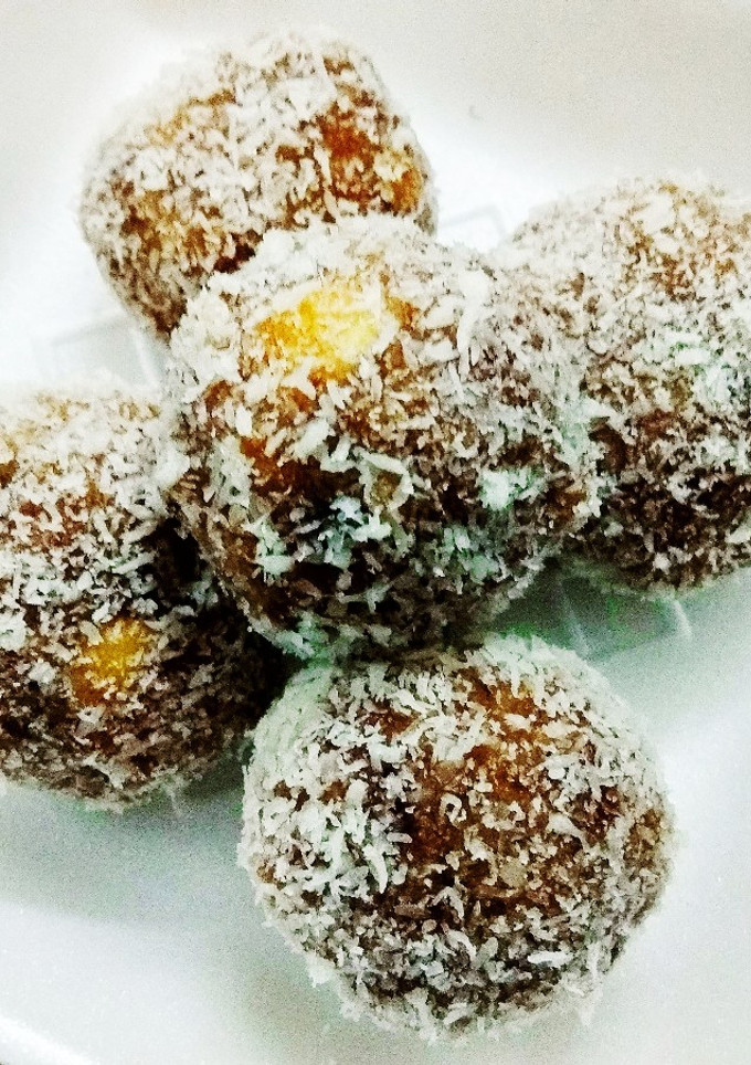 A picture of Roti Dates Nuts Ladoo.