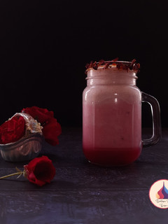 રોઝ લસ્સી (Rose Lassi Recipe In Gujarati) રેસીપી મુખ્ય ફોટો