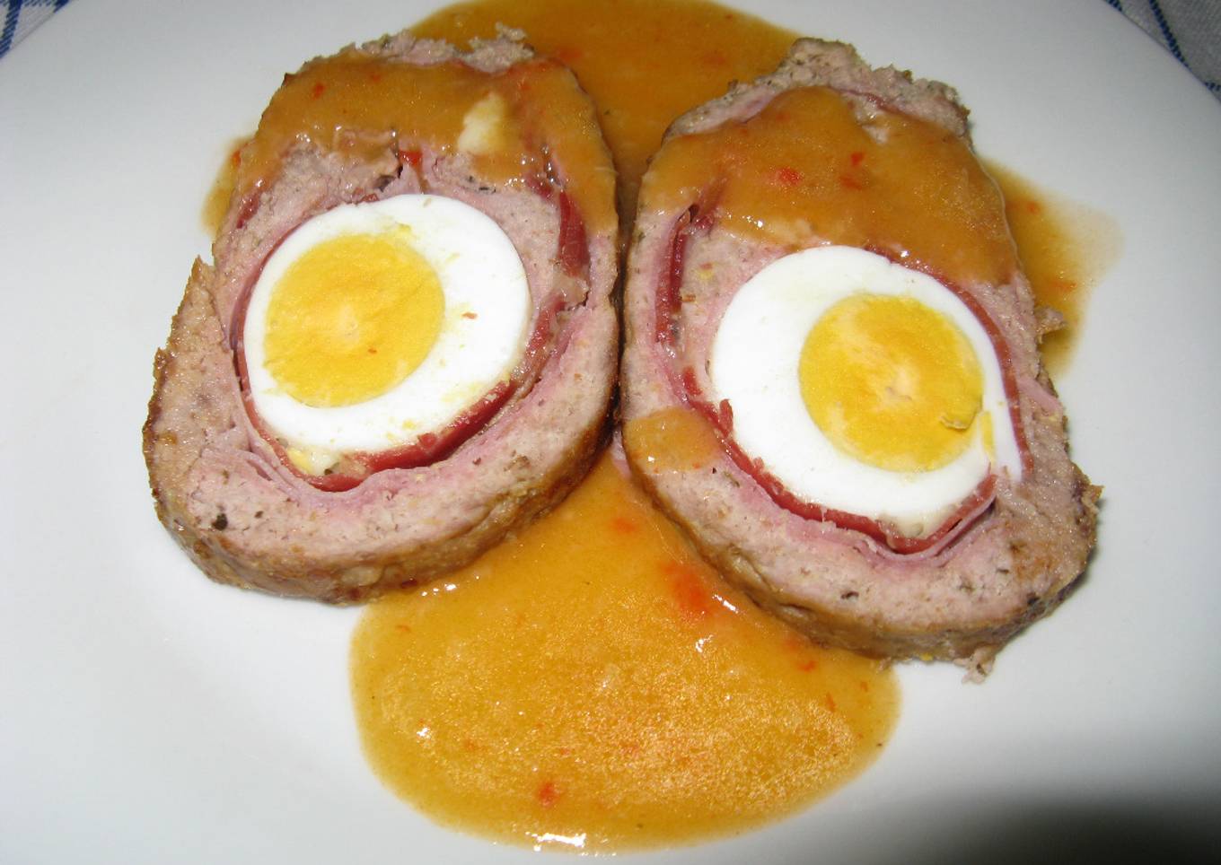 Rollo de carne picada relleno