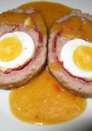 Foto principal de Rollo de carne picada relleno en salsa