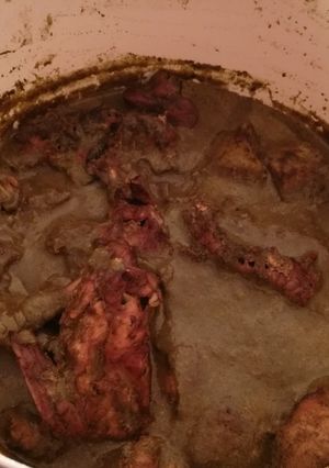 A picture of Hariyali chicken curry (green chicken curry).