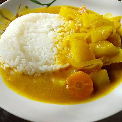 Pasos cruciales para la cocción del arroz de verduras al curry en microondas con éxito