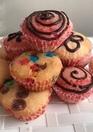 Una foto de Magdalenas fácil y esponjosas De yogurt