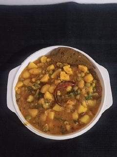 વટાણા બટાકા ટામેટાં નું શાક (Vatana Bataka Tomato Shak Recipe In Gujarati) રેસીપી મુખ્ય ફોટો