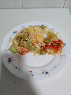 Una foto de Ensalada de arroz y gambas