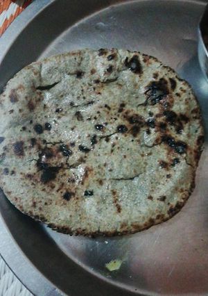 A picture of Bajra roti.