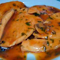 Foto principal de Pechuga de pollo en salsa de champiñones