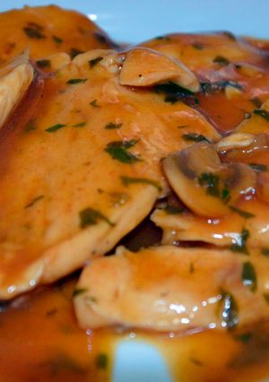 Una foto de Pechuga de pollo en salsa de champiñones