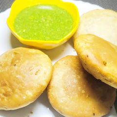 A picture of Aloo matar khichdi.