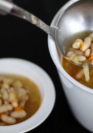 Una foto de Alubias con verduras