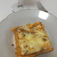 A picture of Lasagna 🍲.