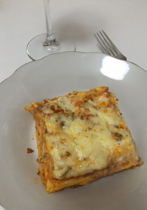 A picture of Lasagna 🍲.
