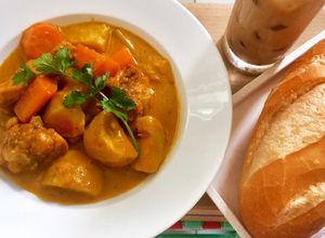 Hình của món Cà ri gà.