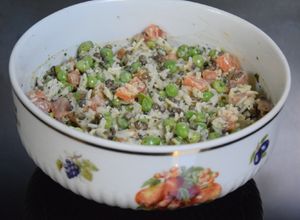 Une photo de Salade de riz, petits pois, lentilles et saumon au lait de coco (IG bas)