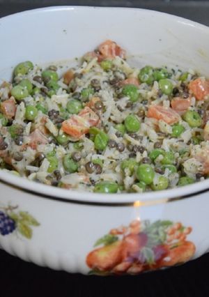 Une photo de Salade de riz, petits pois, lentilles et saumon au lait de coco (IG bas)