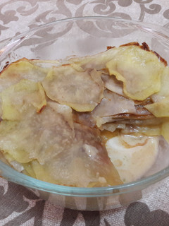 Una foto de 🇫🇷Pastel de patata o gratín dauphinois francés vegano 🥔