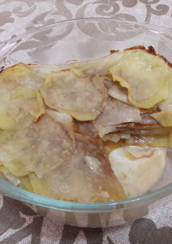 Una foto de 🇫🇷Pastel de patata o gratín dauphinois francés vegano 🥔
