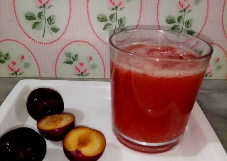 Fresh plum juice