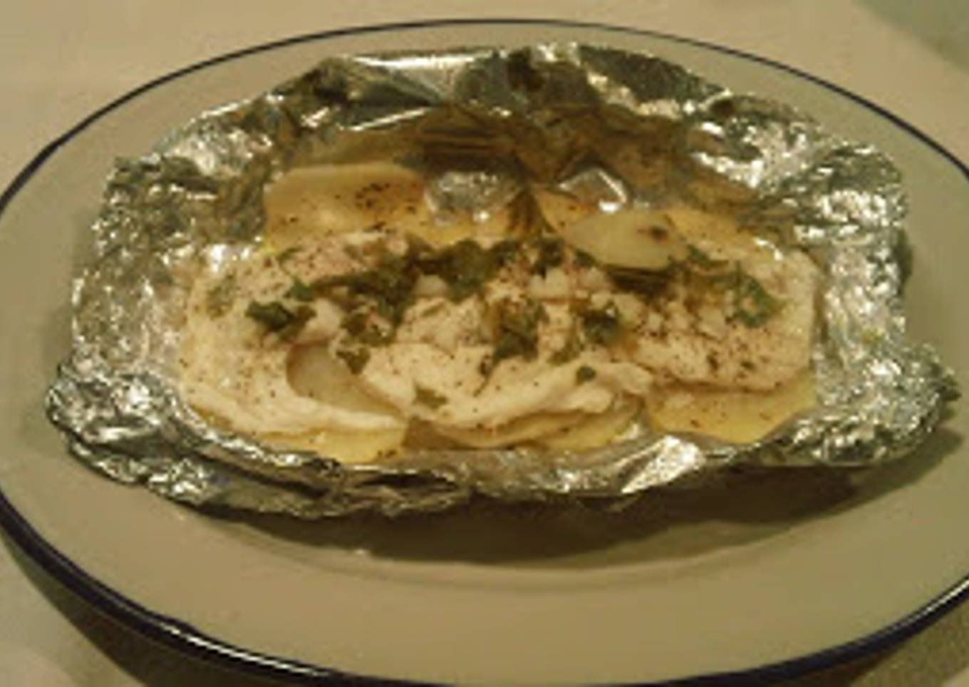 Pescado empapelado con papas