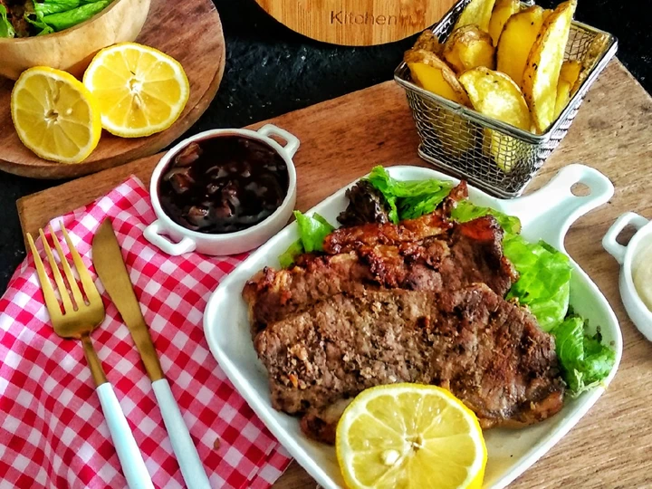 Langkah Mudah untuk Menyiapkan Resep Sirloin Steak with BBQ Sauce yang Menggugah Selera Anti Ribet, Lezat