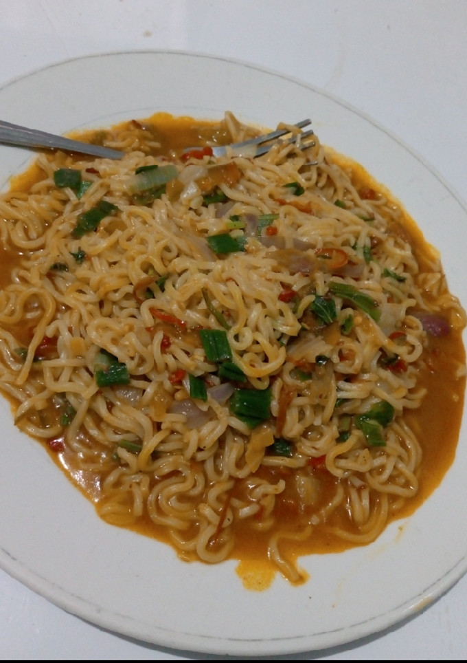 Dafaffiyar indomie ainihin hoton girkin