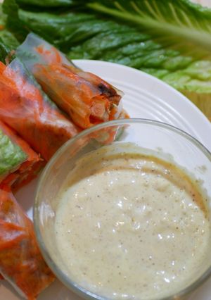 รูปของ สลัดโรลไส้ไก่ + ซอสน้ำผึ้งมัสตาร์ด