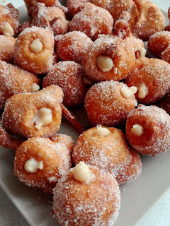 Una foto de Buñuelos de naranja rellenos de crema pastelera
