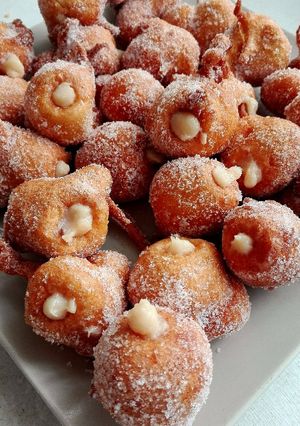 Una foto de Buñuelos de naranja rellenos de crema pastelera