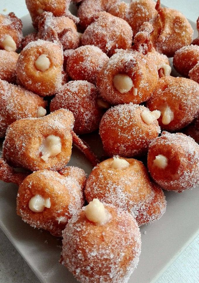 Una foto de Buñuelos de naranja rellenos de crema pastelera