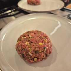 Una foto de Easy Homemade Steak Tartare Recipe