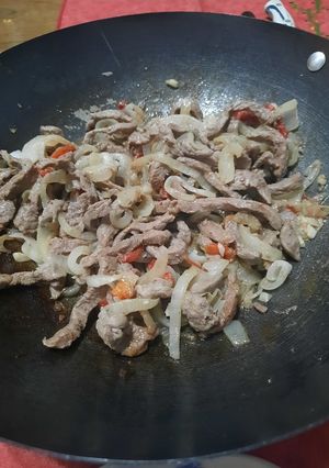 Una foto de Salteado de carne al wok