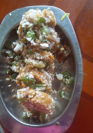 A picture of Chow chow muthia with bell pepper.