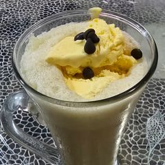A picture of Muskmelon ice cream shake.