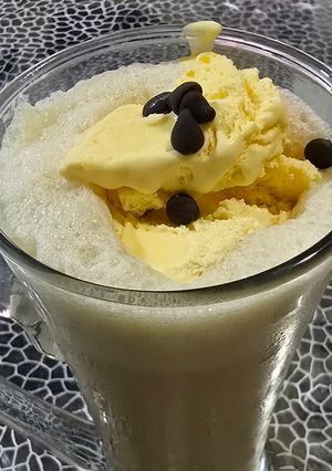 A picture of Muskmelon ice cream shake.