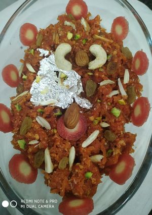 गाजर का हलवा (Gajar ka halwa recipe in hindi) रेसिपी मुख्य फोटो