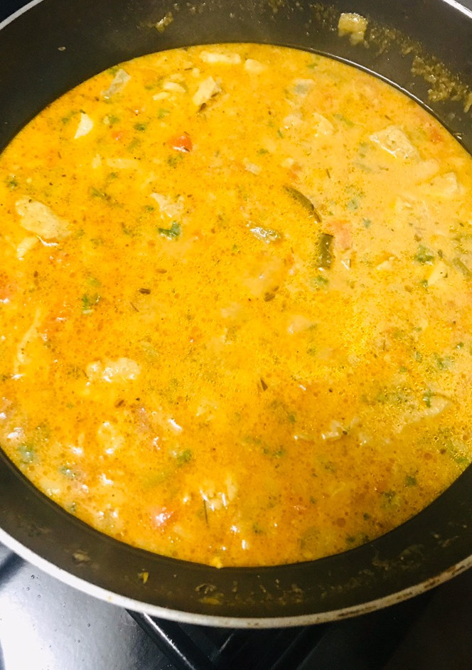 A picture of Fish fillet curry.
