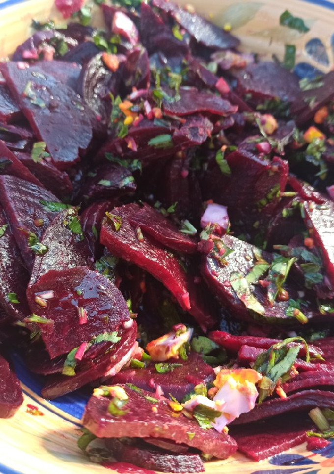 Una foto de Ensalada de remolacha y huevo